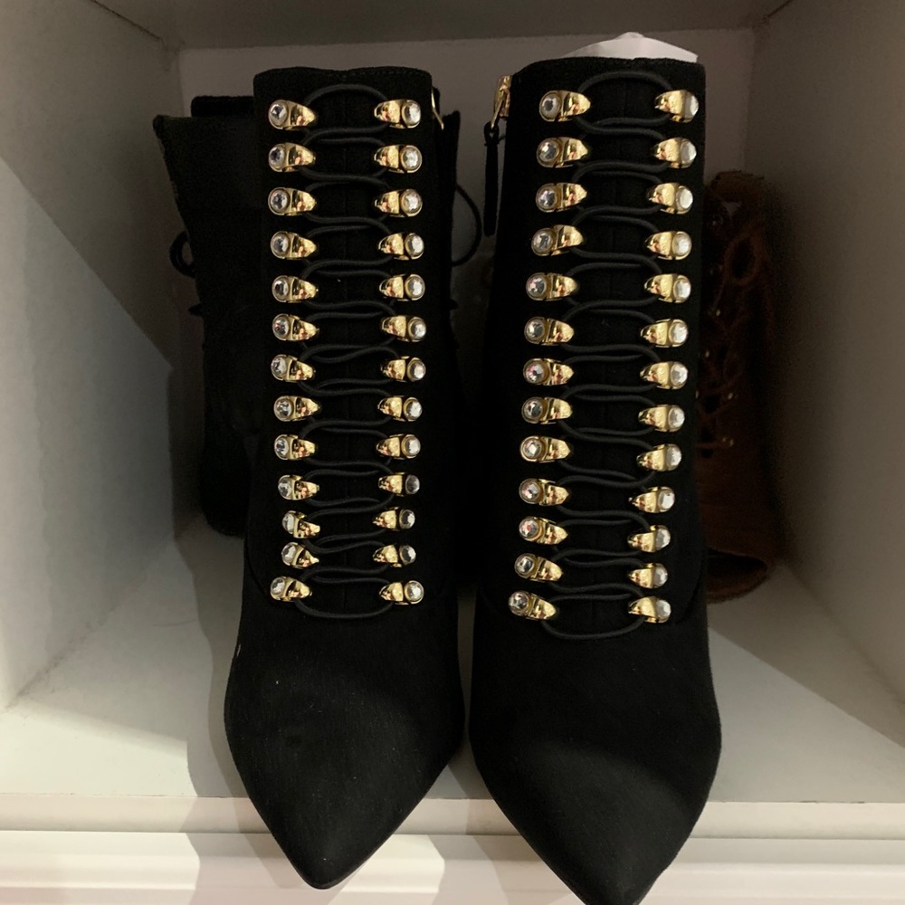 New JLO Jennifer Lopez Black & Gold Booties